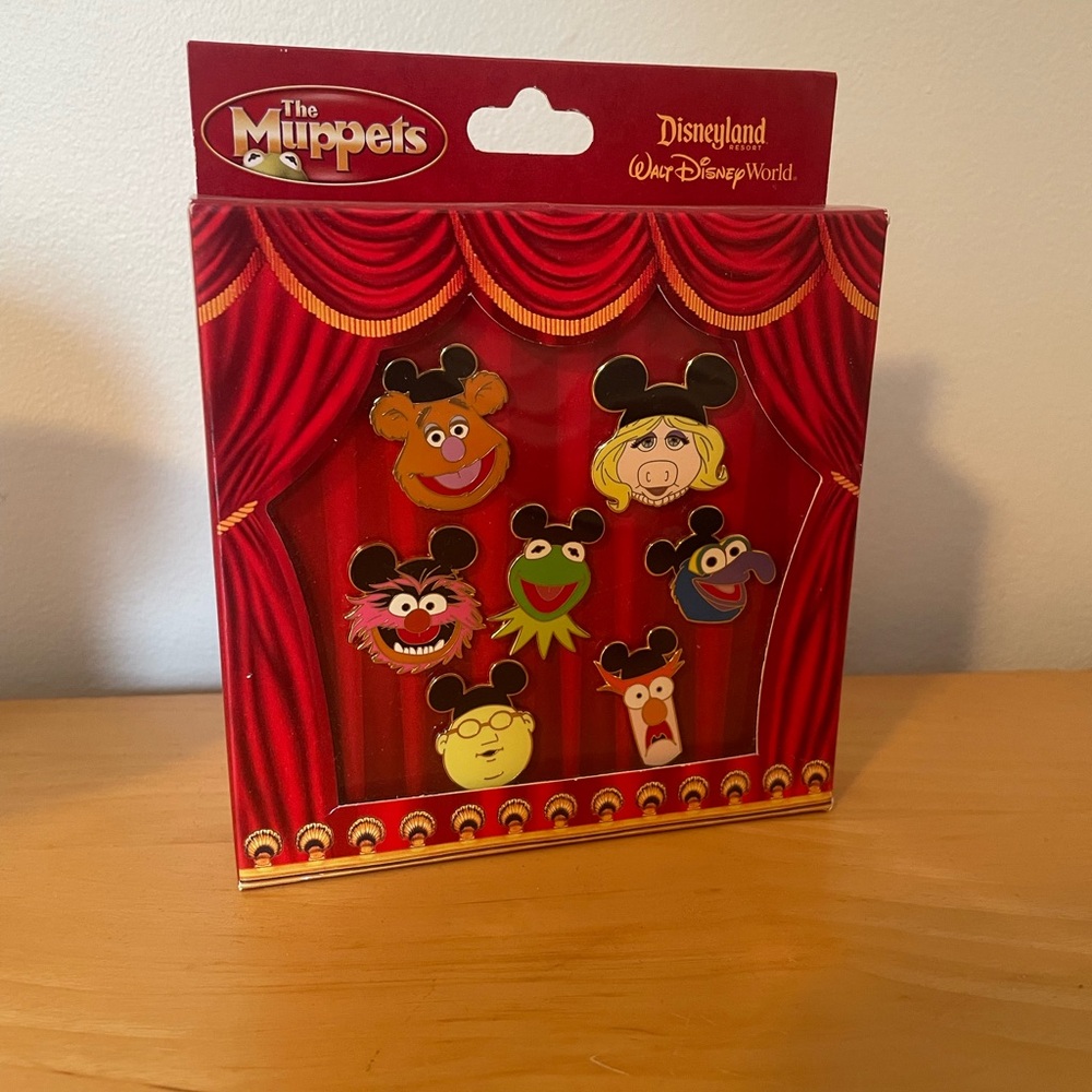 Disney Muppets Character Pin Collection - Red and Multicolor